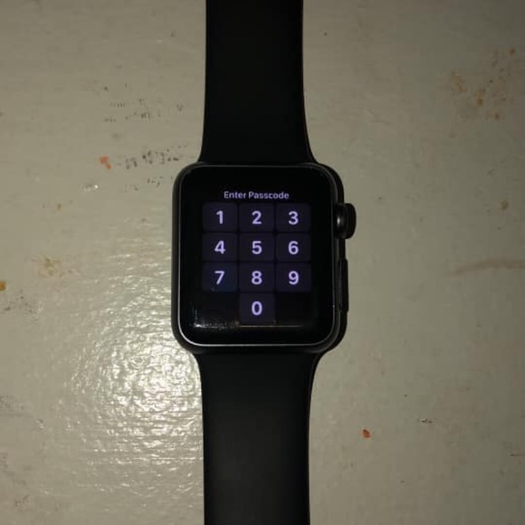Black Apple Watch series 4 42mm